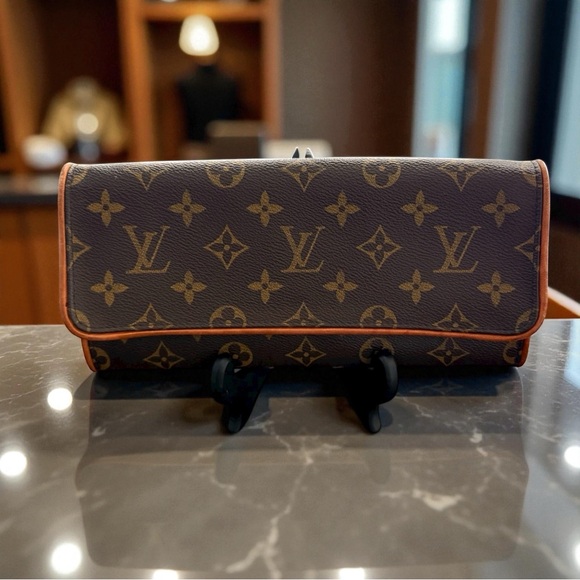 Louis Vuitton Handbags - Vintage 2001 Louis Vuitton Monogram Twin Pochette GM
